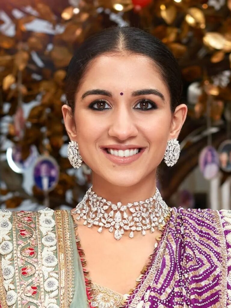 Radhika Merchant news: मुकेश अंबानी और नीता अनबनी की छोटी बहु राधिका मर्चेंट इन दिनों सुर्ख़ियों में हैं। यह पहली बार नहीं है जब राधिका सोशल