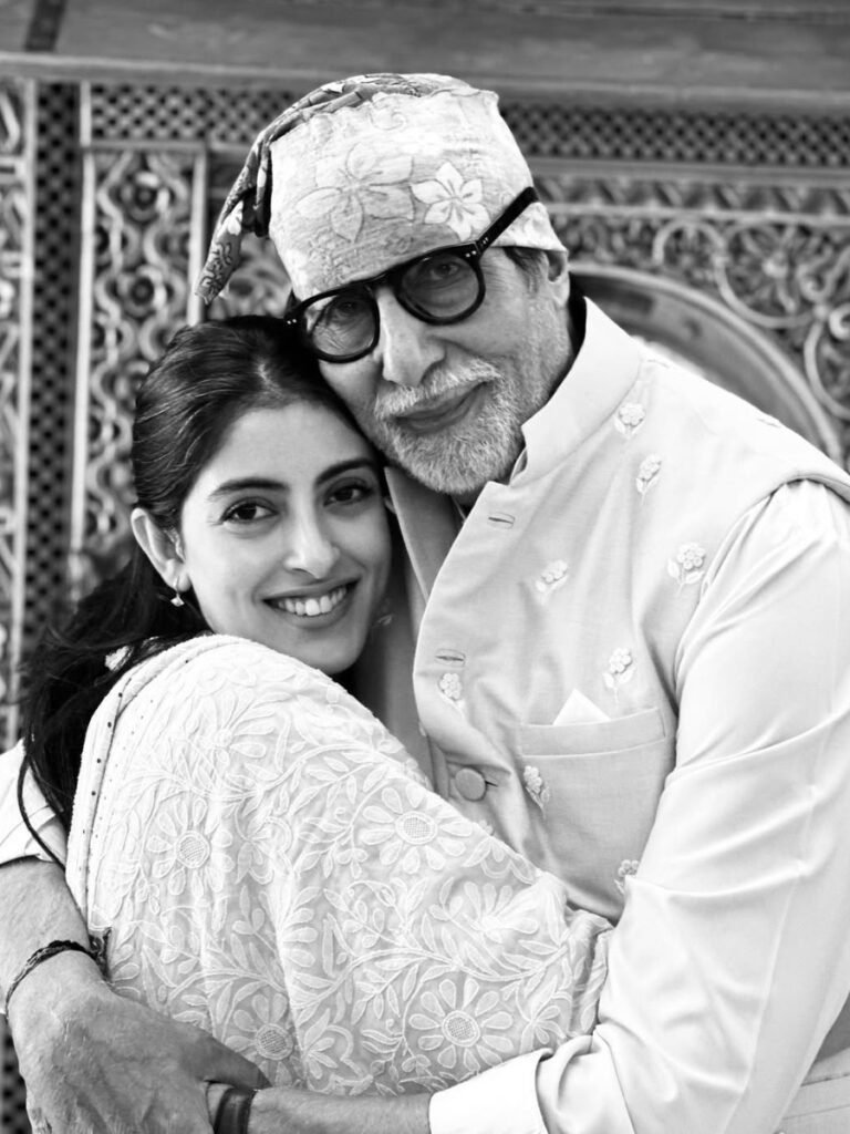 Navya को पसंद आई अमिताभ बच्चन की हूडी