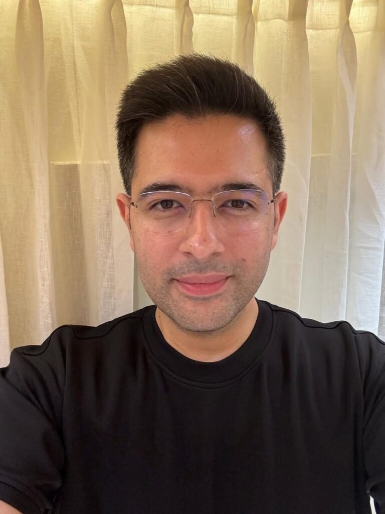 Raghav Lakme Fashion: राघव चड्ढा ने रैंप वॉक कर जीता लोगों का दिल