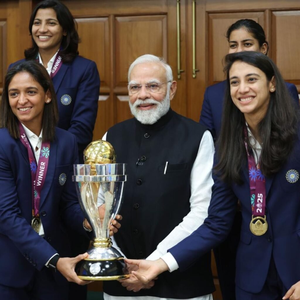 Cricket Team: विश्व विजेता टीम इंडिया से मिले पीएम मोदी