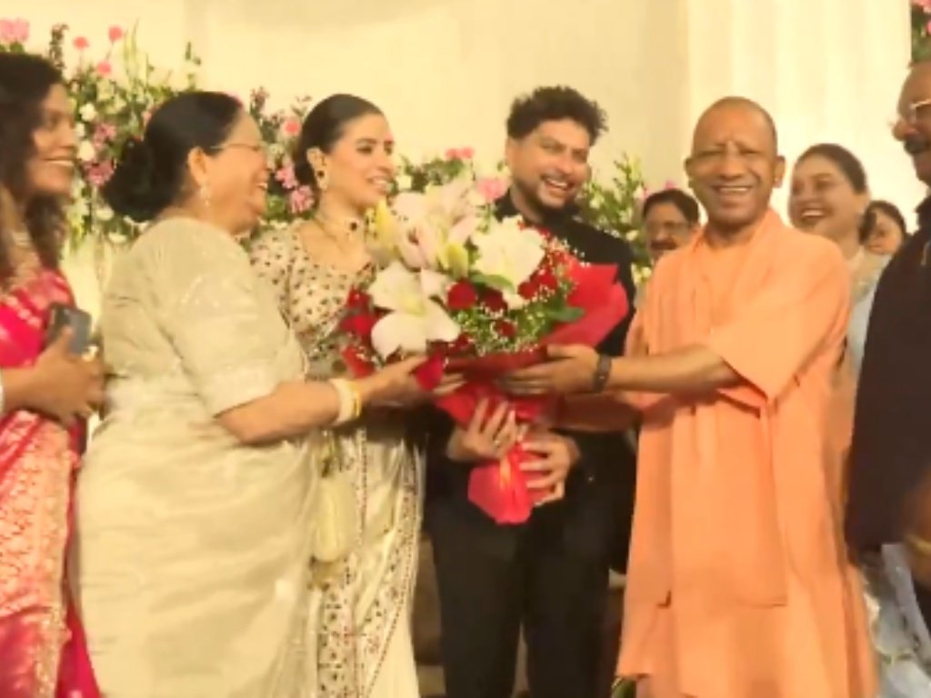 CM Yogi Adityanath reached reception of Kuldeep Yadav