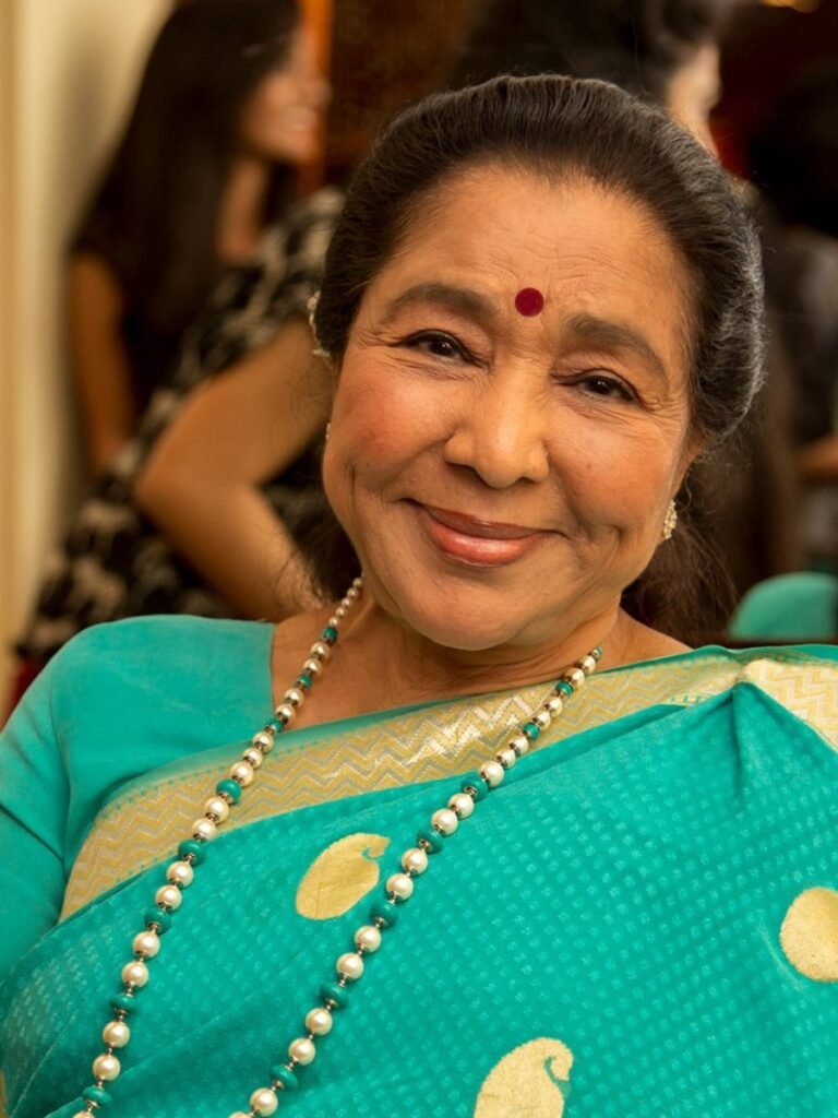 Asha Bhosle suffers heart attack