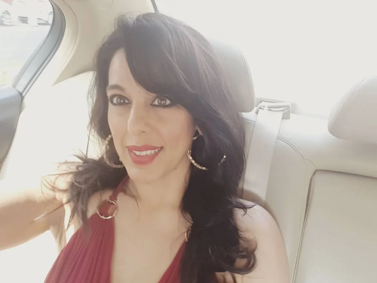 Actress Pooja Bedi हुई कोरोना वायरस का शिकार